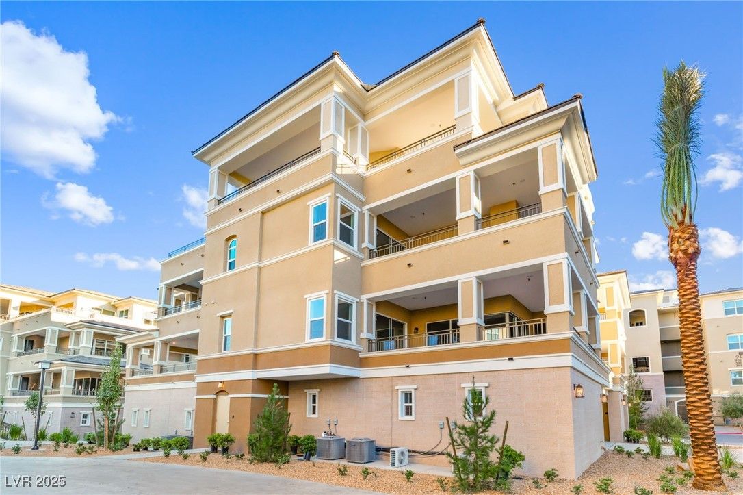 9132 Las Manaitas Avenue 401 — photo 4
