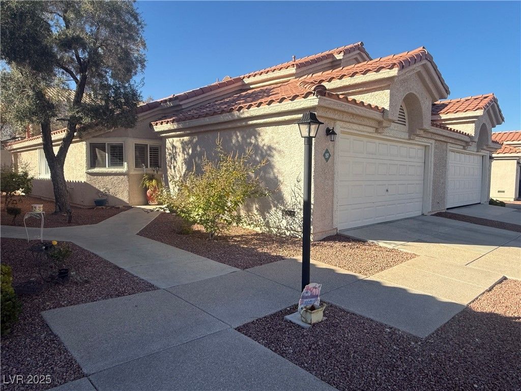 557 Yacht Harbor Drive — photo 3