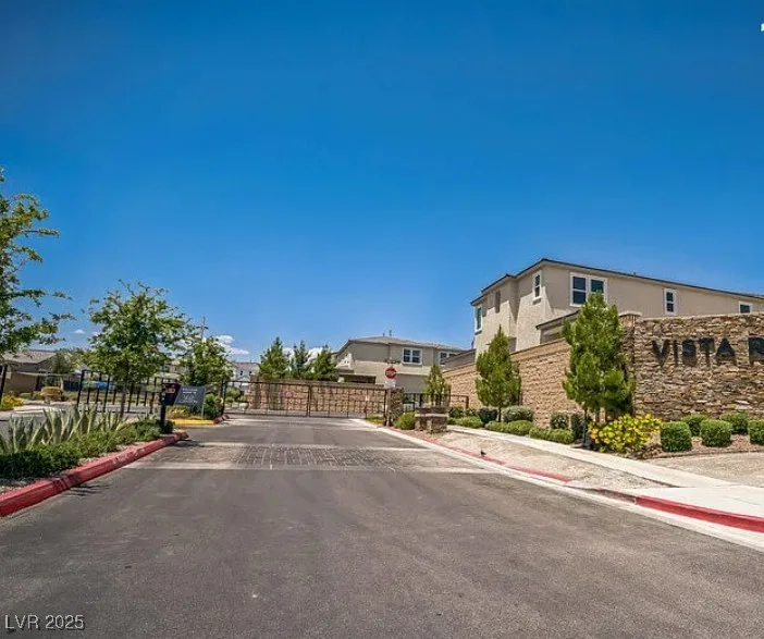 9031 Coastal Oaks Street — photo 2