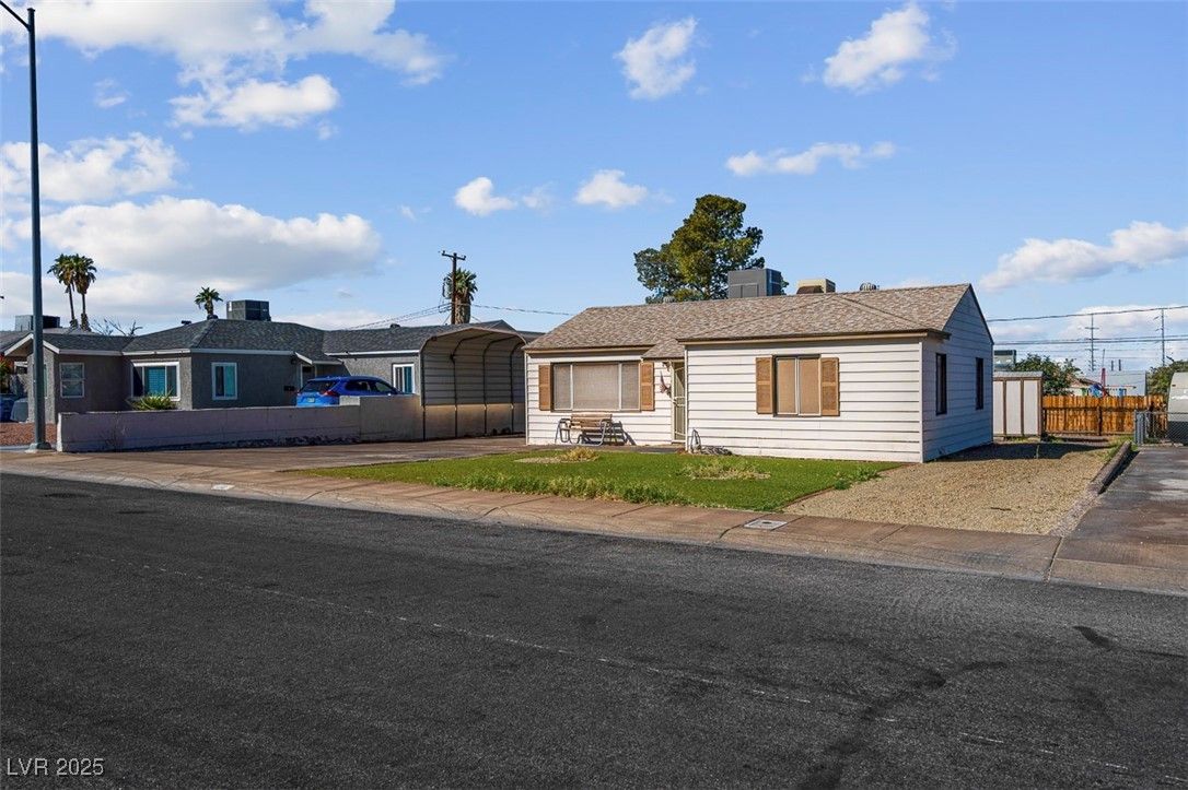32 Mallory Street — photo 1 of 25