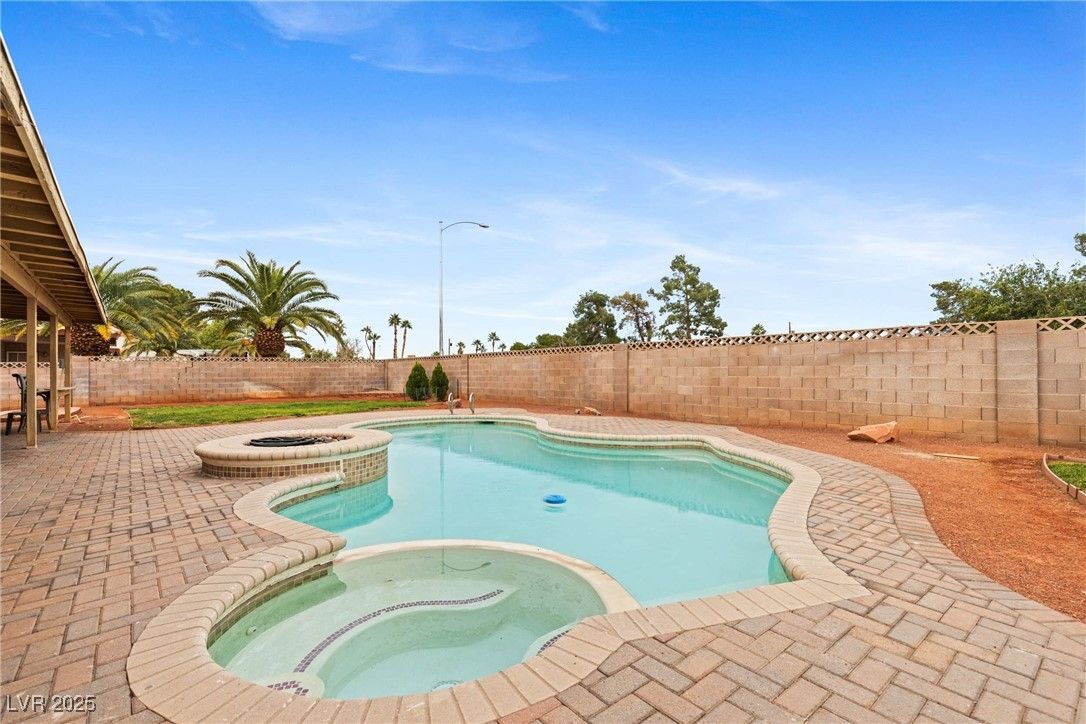 7530 Demona Drive — photo 2