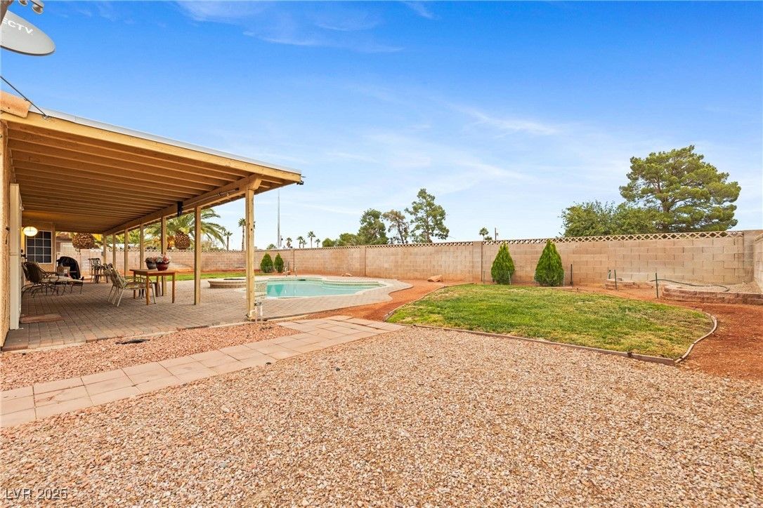 7530 Demona Drive — photo 5