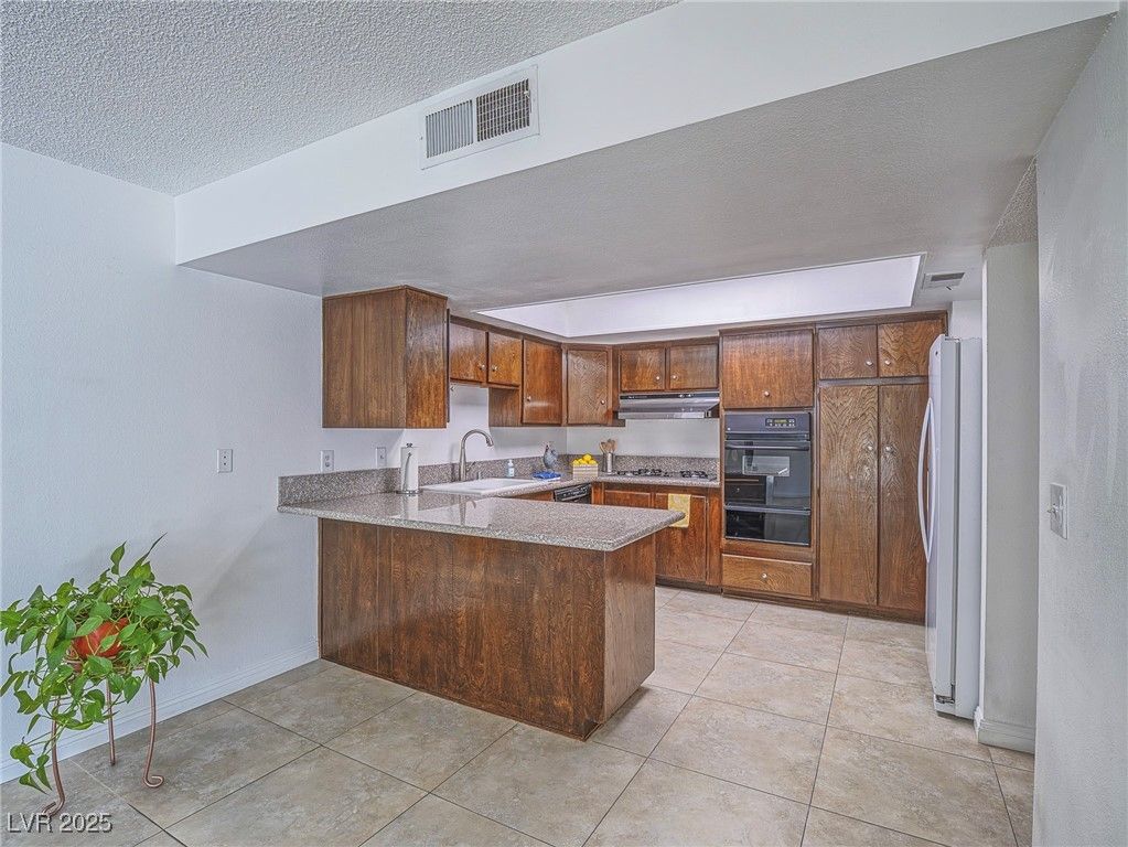 3251 Southridge Avenue — photo 4 of 26