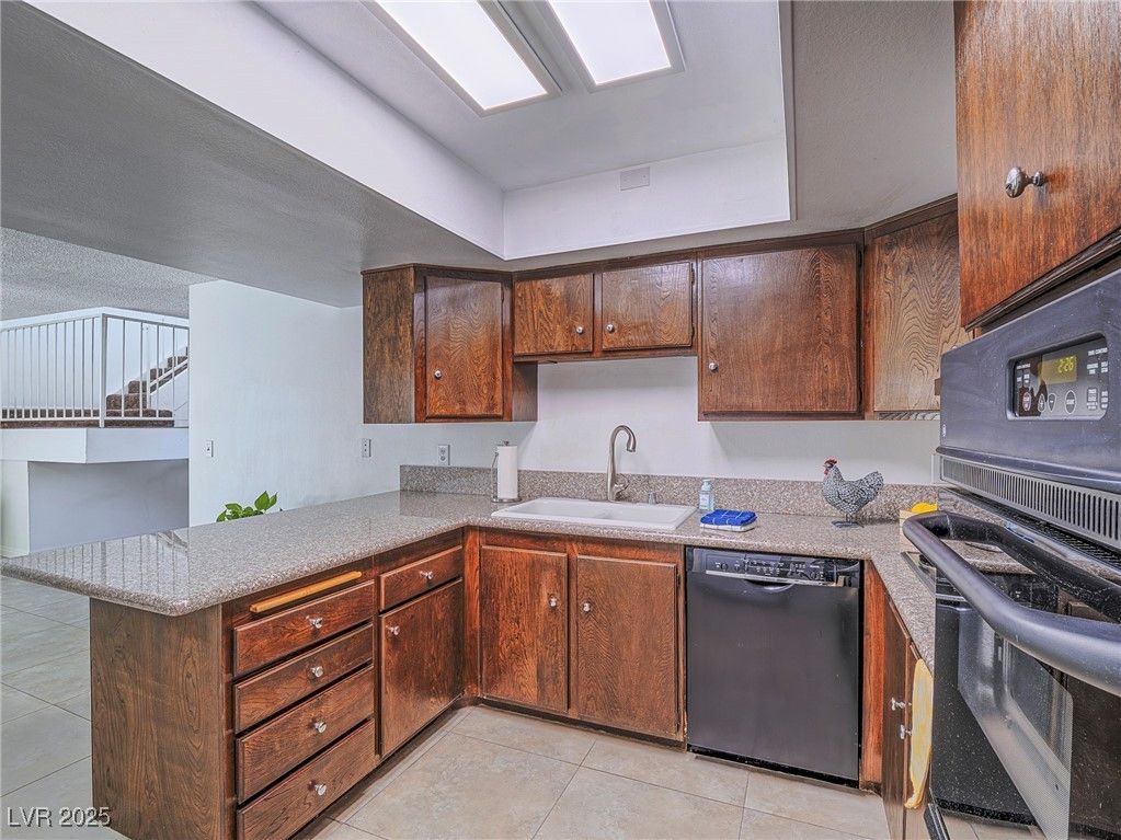 3251 Southridge Avenue — photo 5 of 26