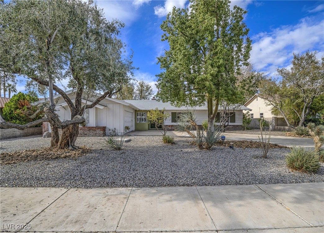 1716 Chapman Drive — photo 2 of 42