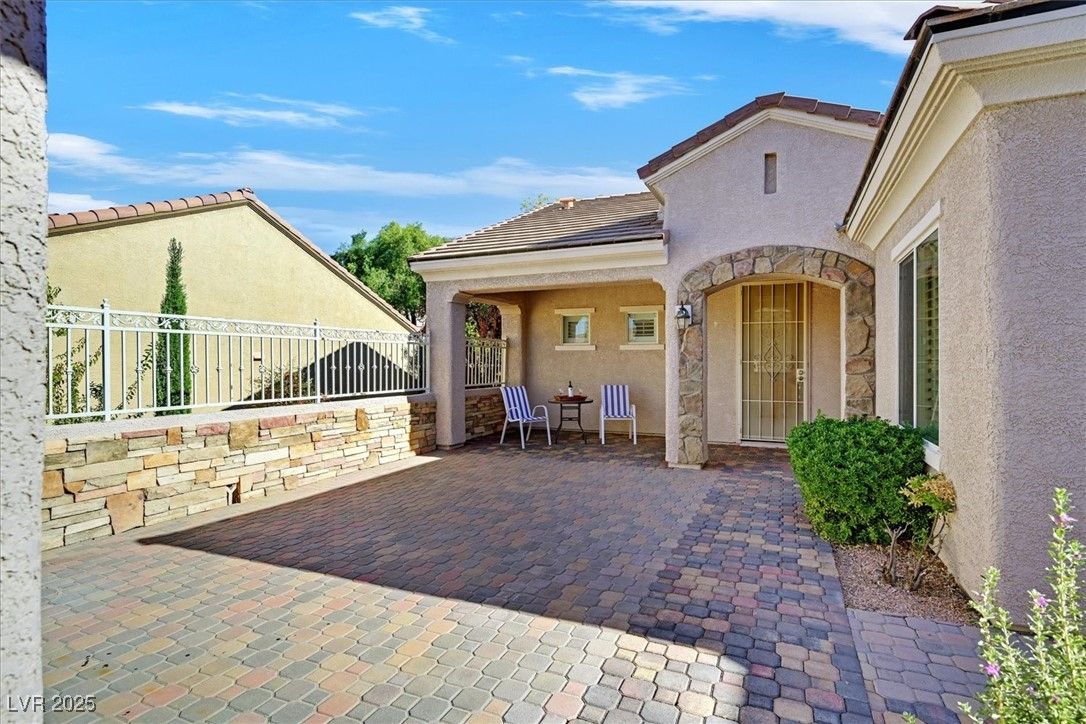 2164 Sawtooth Mountain Drive — photo 2