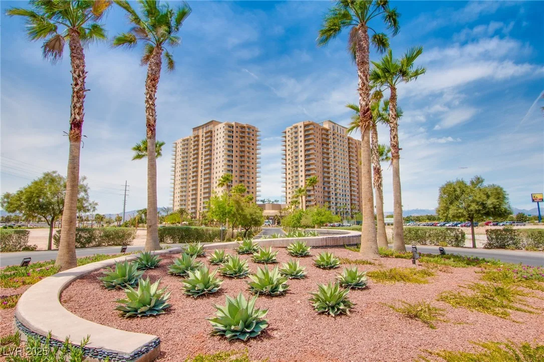 8255 Las Vegas Boulevard 1702 — photo 2