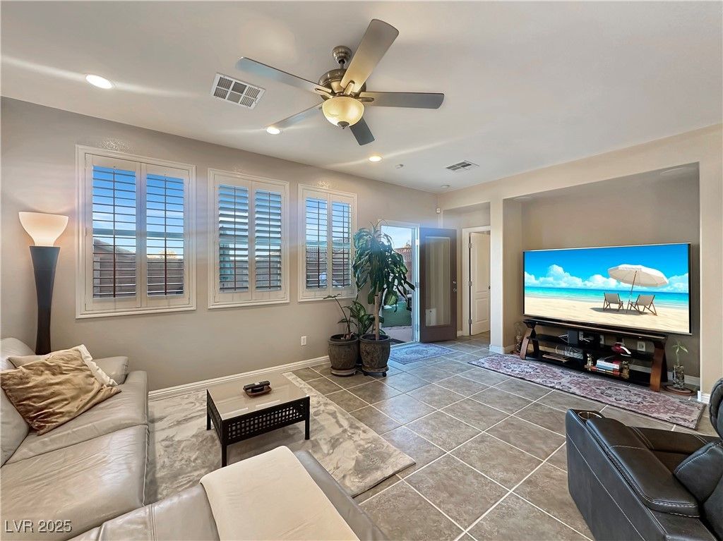 1004 Crescent Falls Street — photo 4