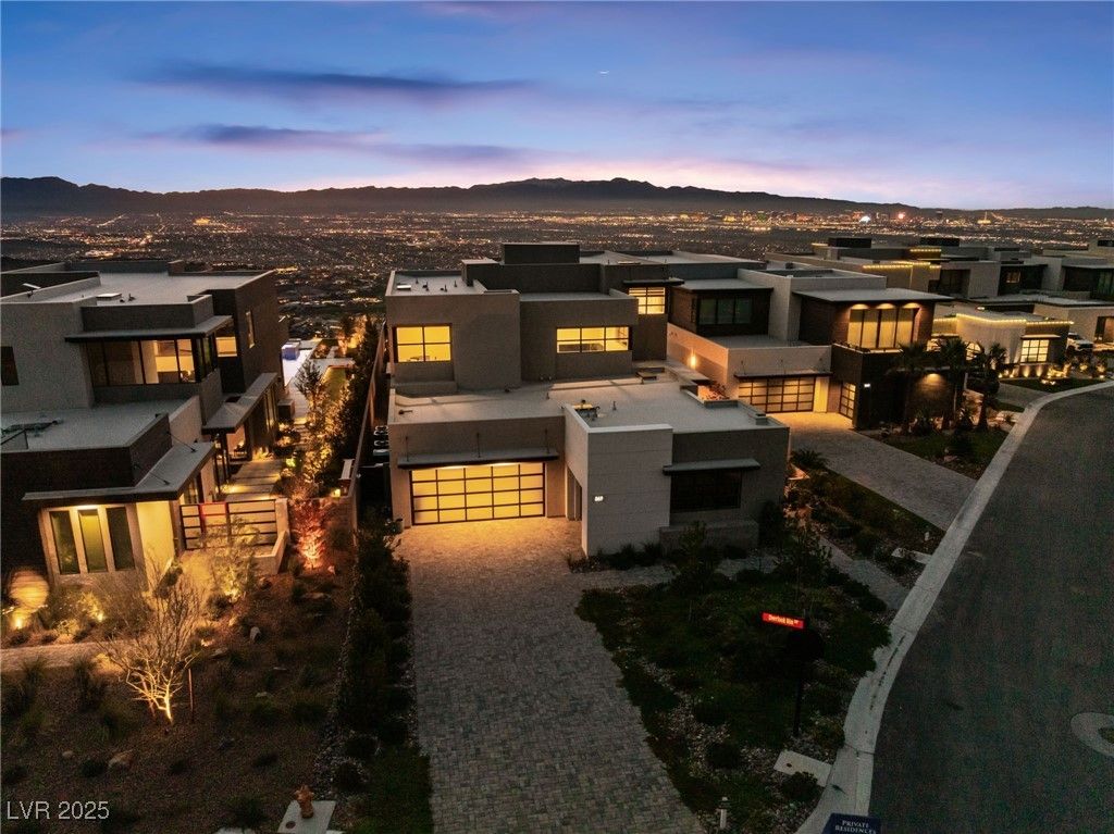 569 Overlook Rim Drive — photo 2