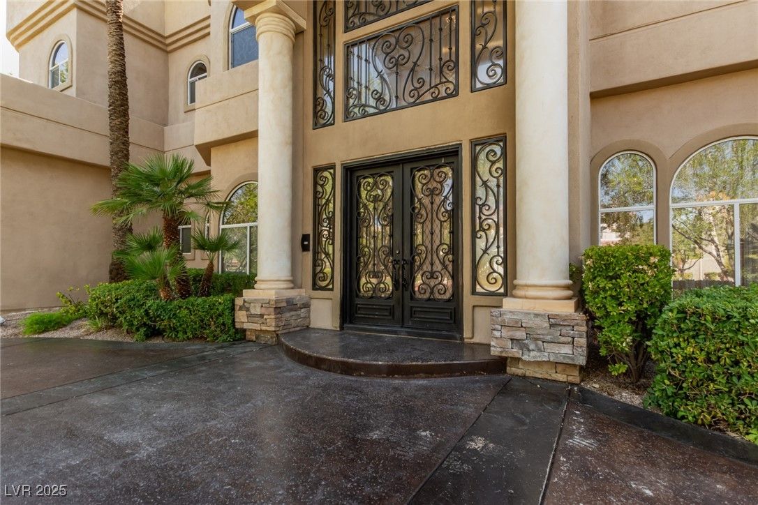 1008 Trophy Hills Drive — photo 2