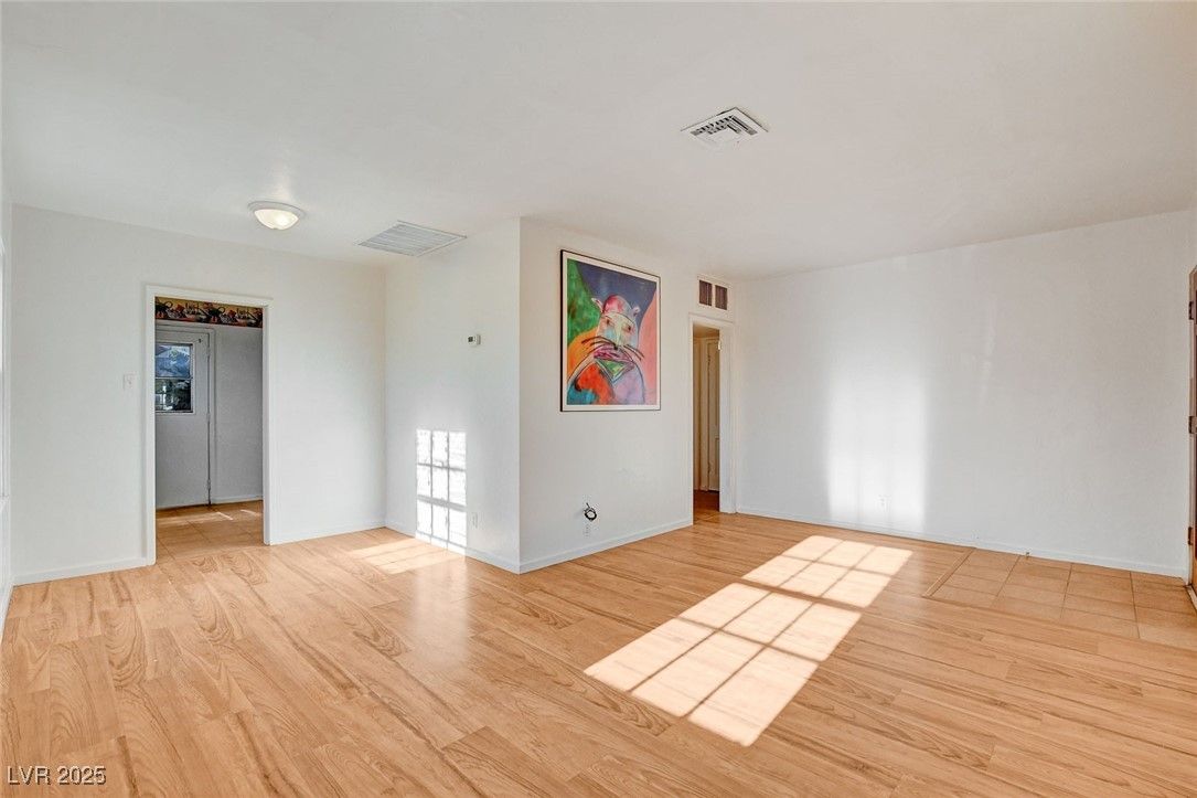 520 5th Street — photo 2