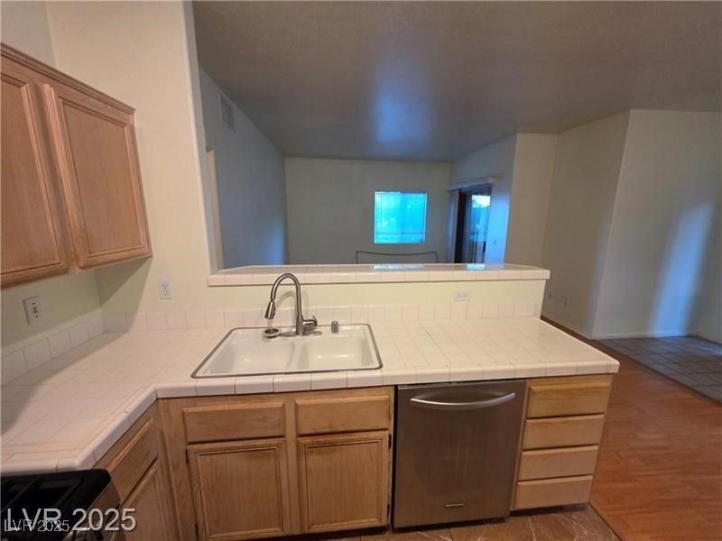 2110 Los Feliz Street 1007 — photo 5 of 29