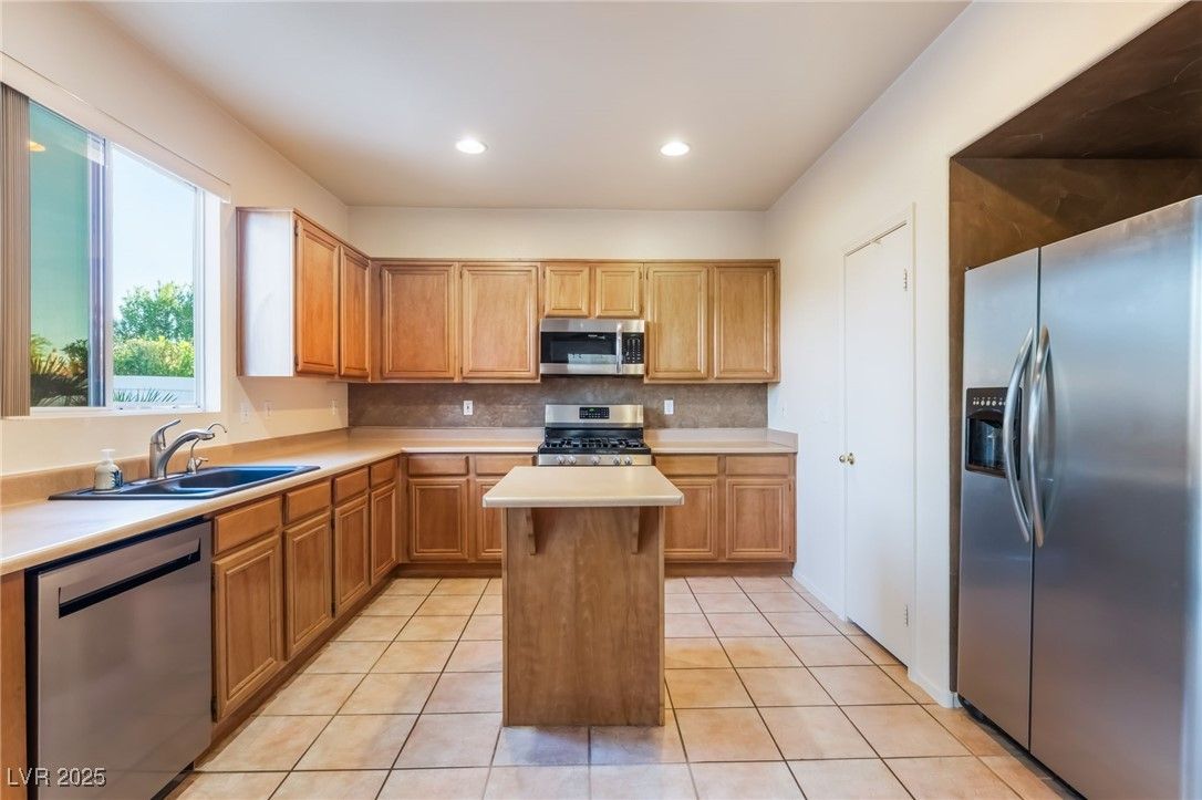 6738 Cinnabar Coast Lane — photo 5 of 35
