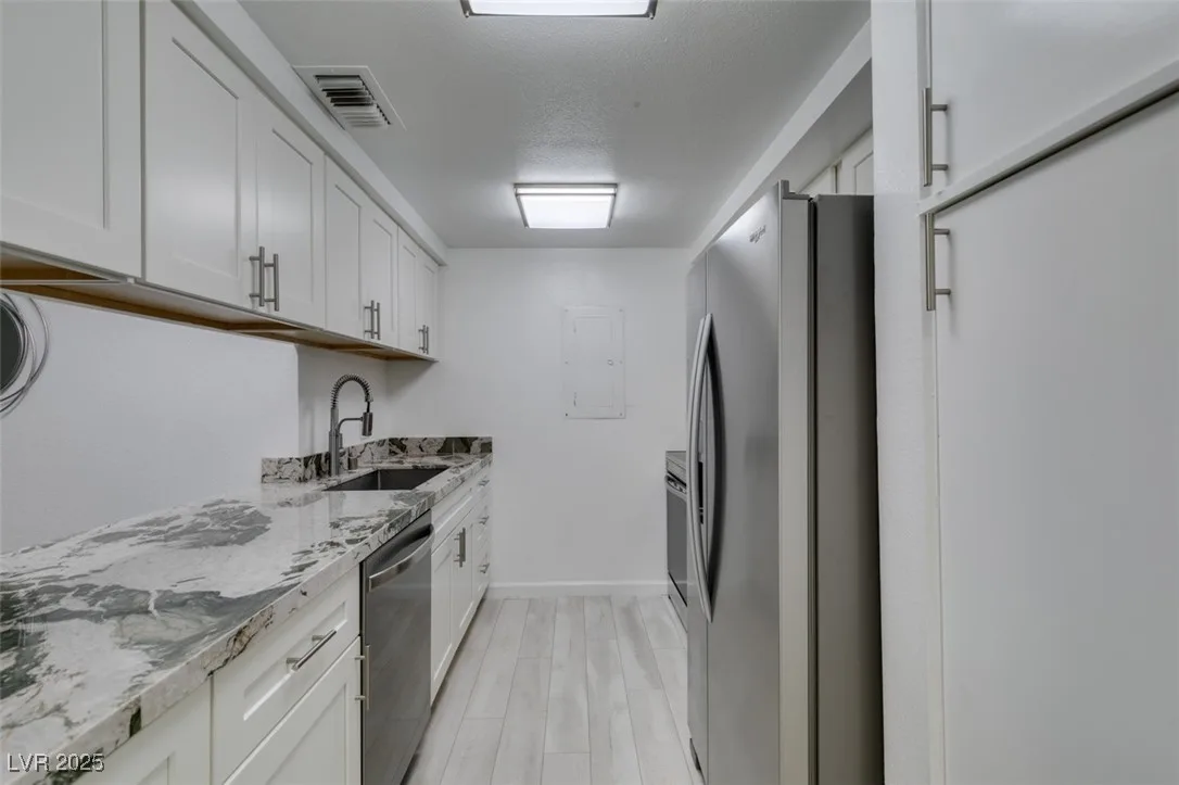 205 East Harmon Avenue 112 — photo 2