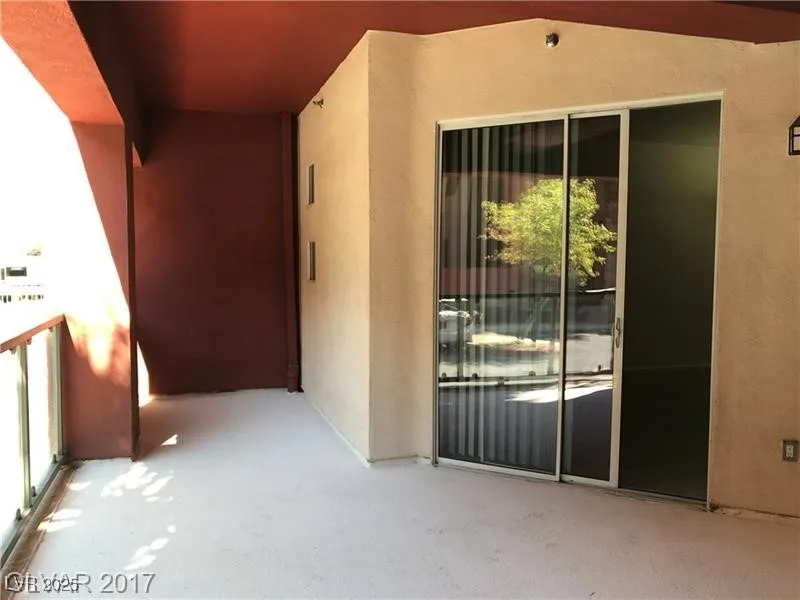 31 Agate Avenue 204 — photo 3