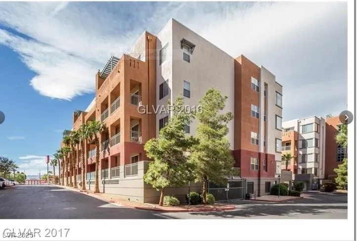 31 Agate Avenue 204 — photo 4