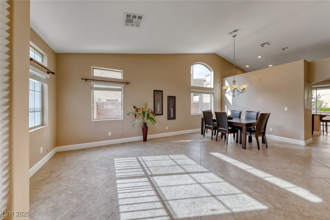 2764 Craigmillar Street — photo 4
