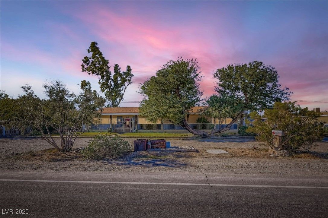 1233 Comstock Drive — photo 2