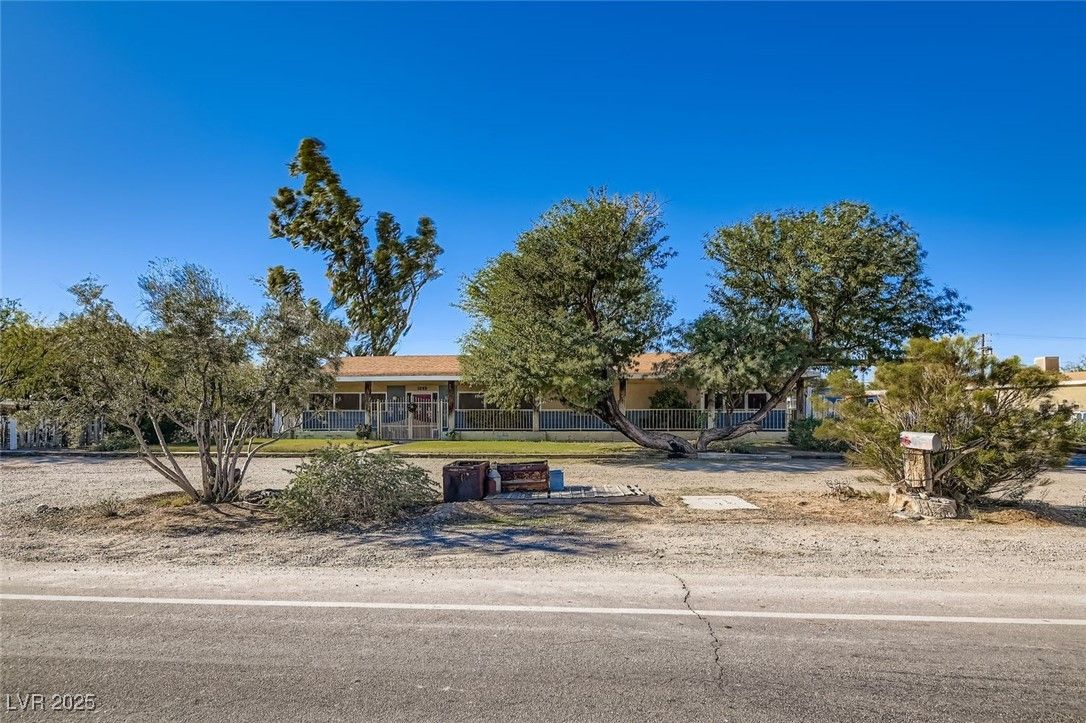 1233 Comstock Drive — photo 3