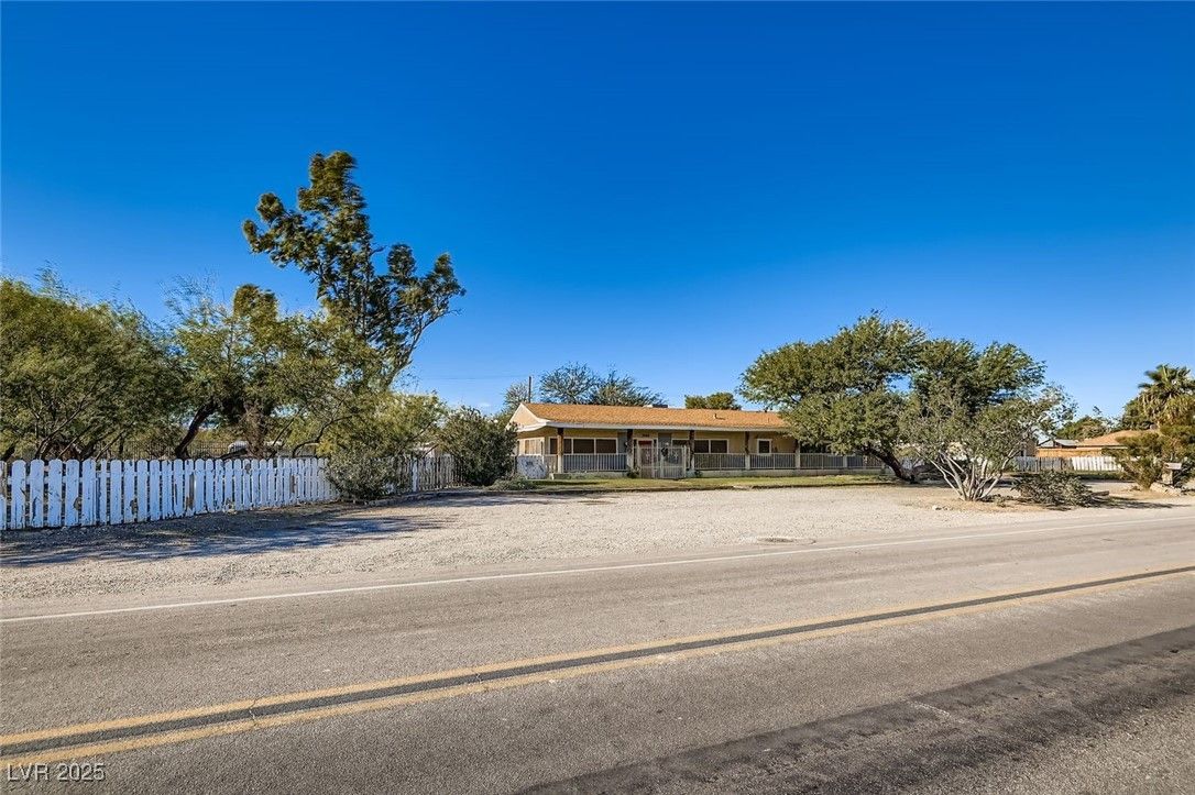 1233 Comstock Drive — photo 4