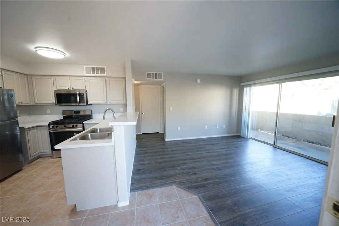 5710 East Tropicana Avenue 1009 — photo 4