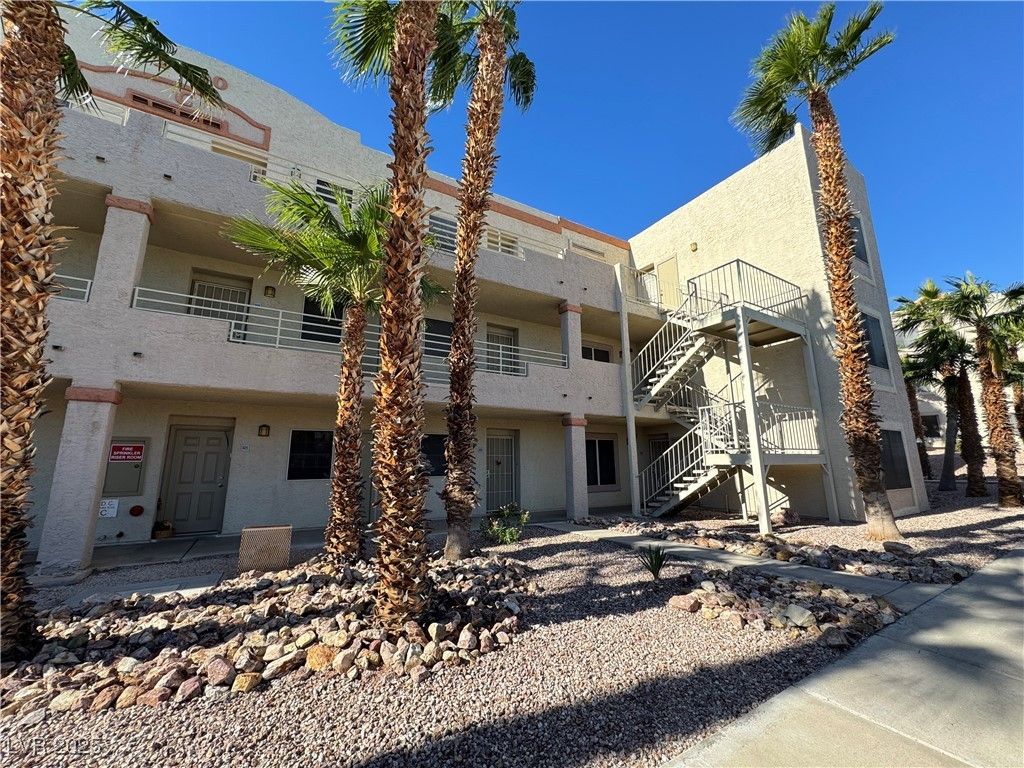 2020 Mesquite Lane 205 — photo 2