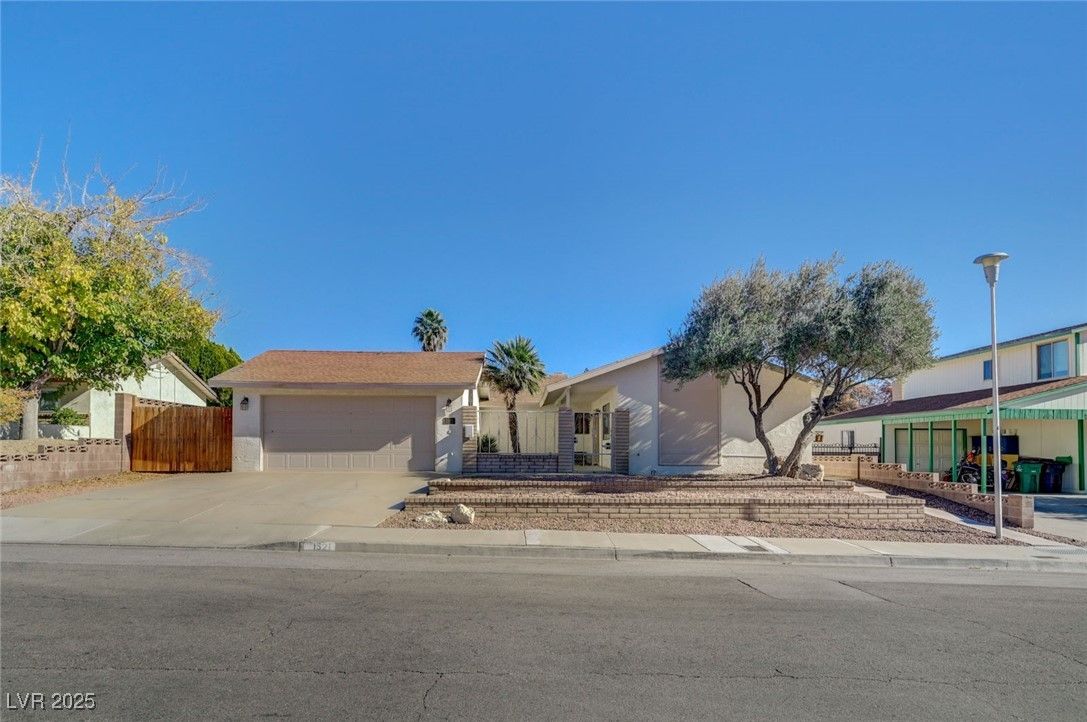 1521 Mancha Drive — photo 1
