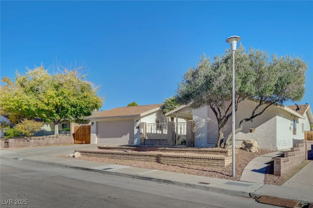 1521 Mancha Drive — photo 2