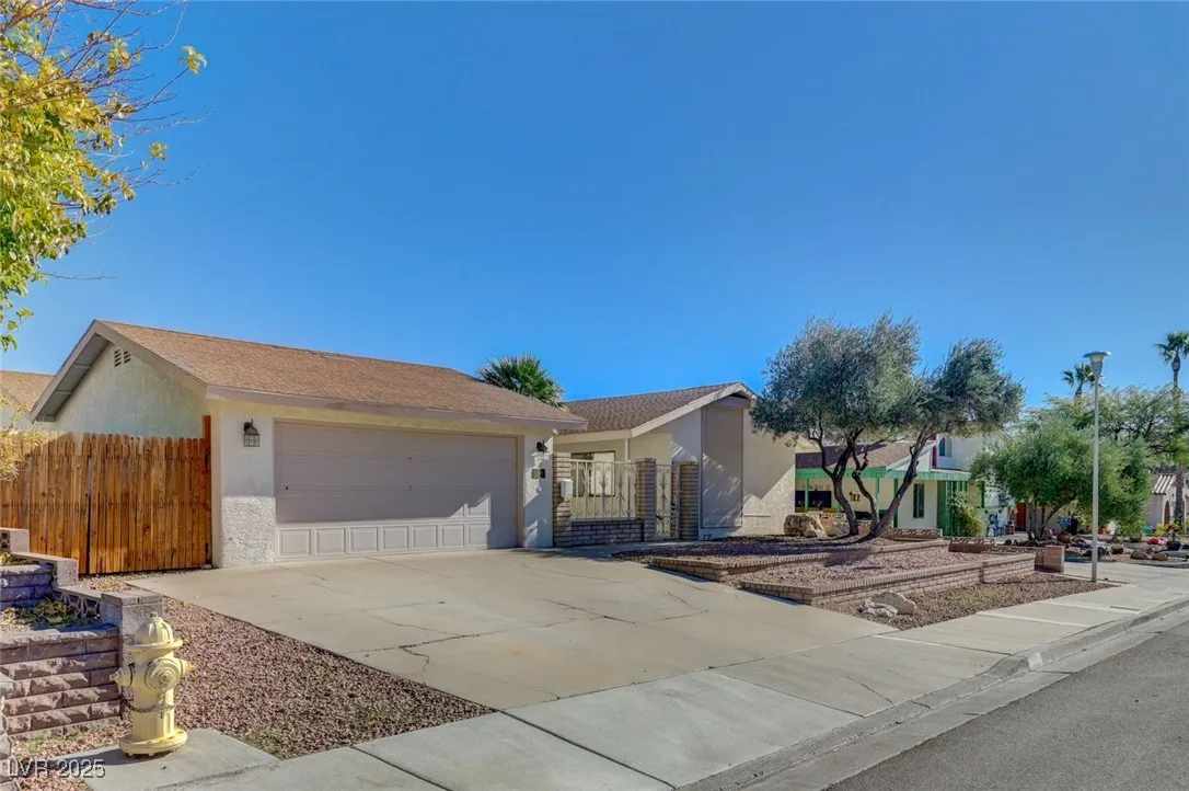 1521 Mancha Drive — photo 3