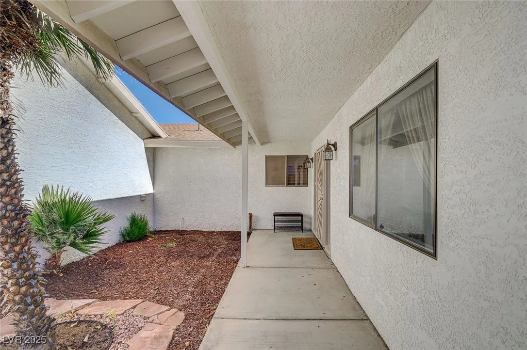 1521 Mancha Drive — photo 4