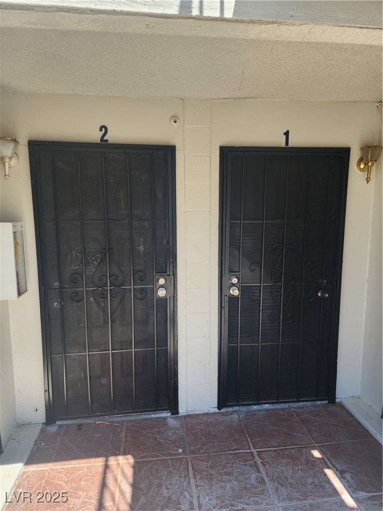 2905 Elm Avenue — photo 3 of 3