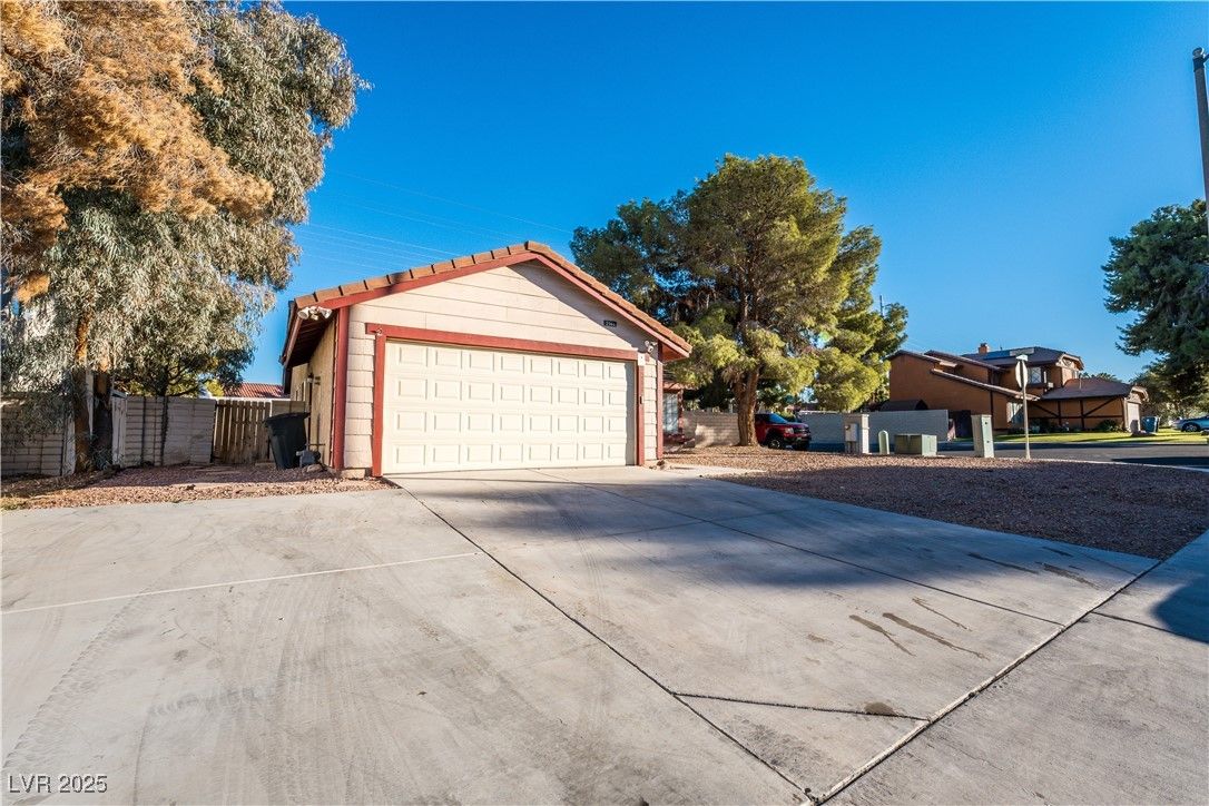 2364 Belvedere Drive — photo 2 of 40