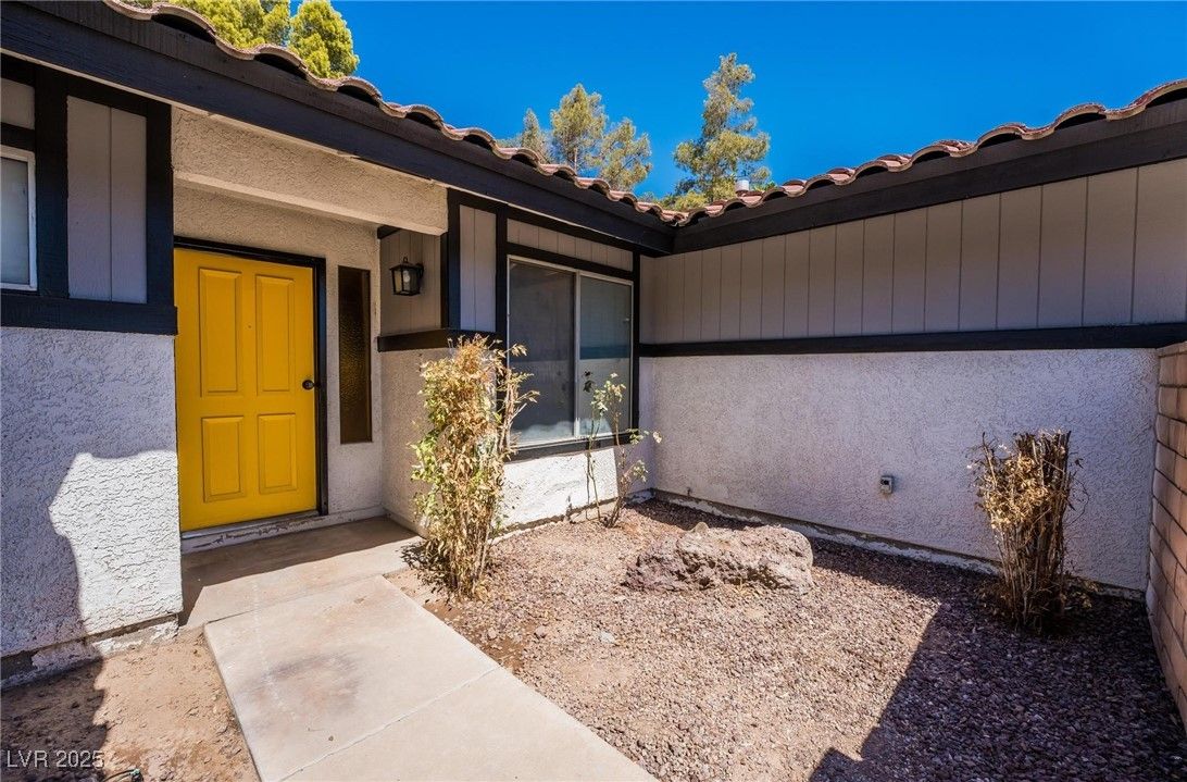 7439 Trudy Lane — photo 4
