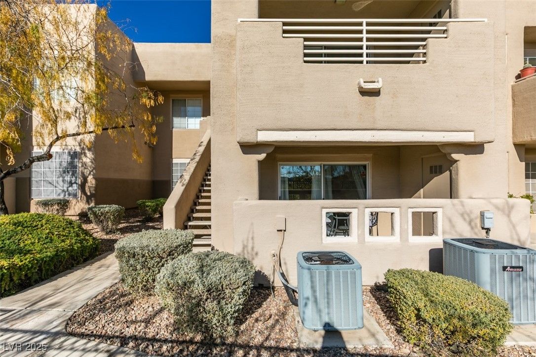 1901 Villa Palms Court 103 — photo 2 of 42