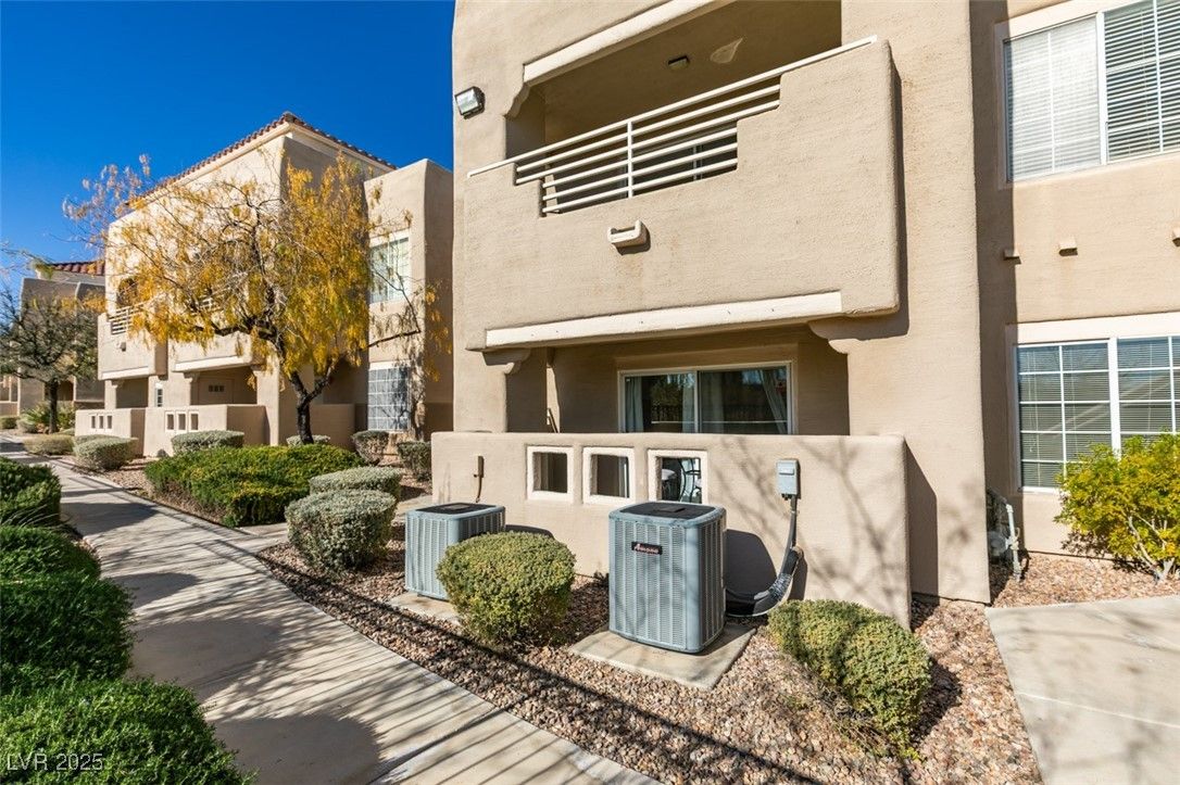 1901 Villa Palms Court 103 — photo 3 of 42