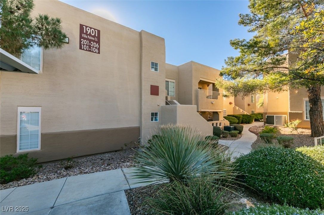 1901 Villa Palms Court 103 — photo 4 of 42