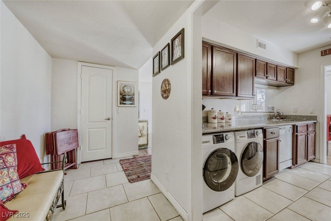 2807 Geary Place 2501 — photo 5
