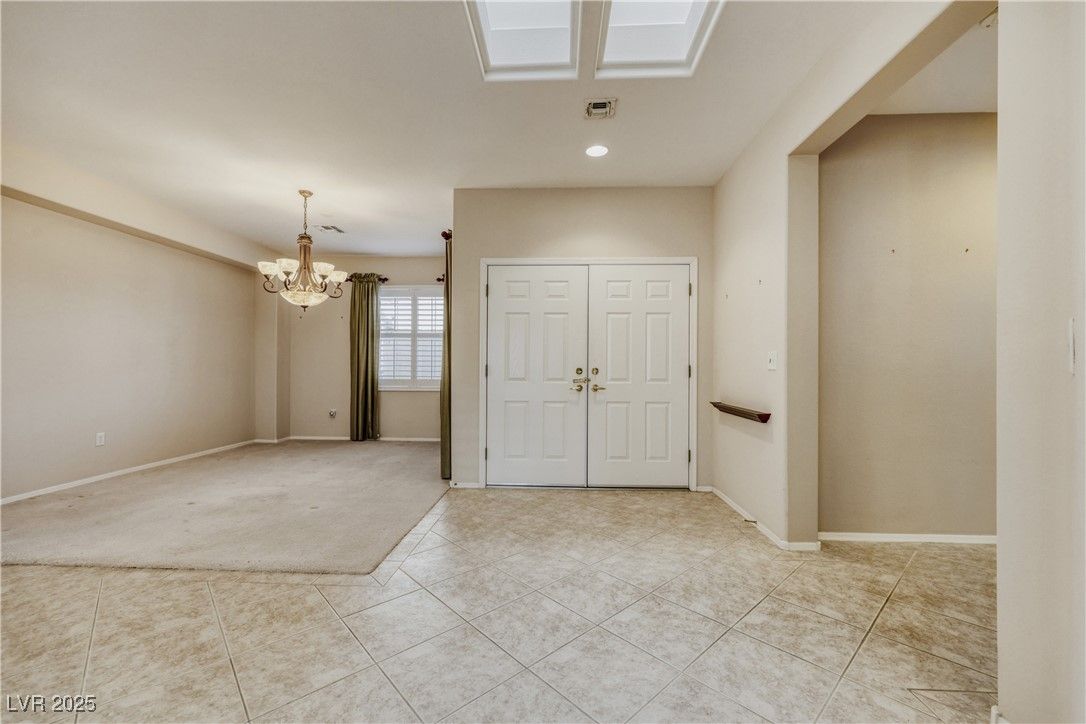 2585 Forest City Drive — photo 4 of 30