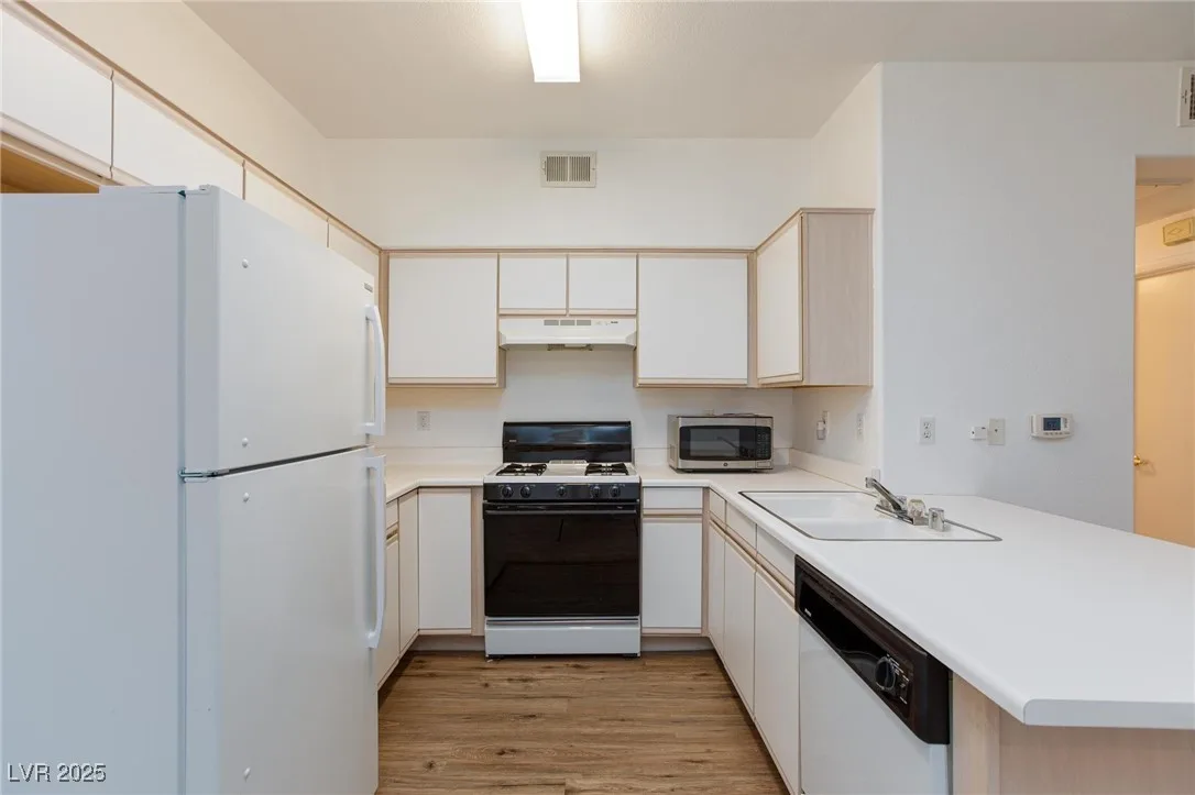 5751 East Hacienda Avenue 115 — photo 2