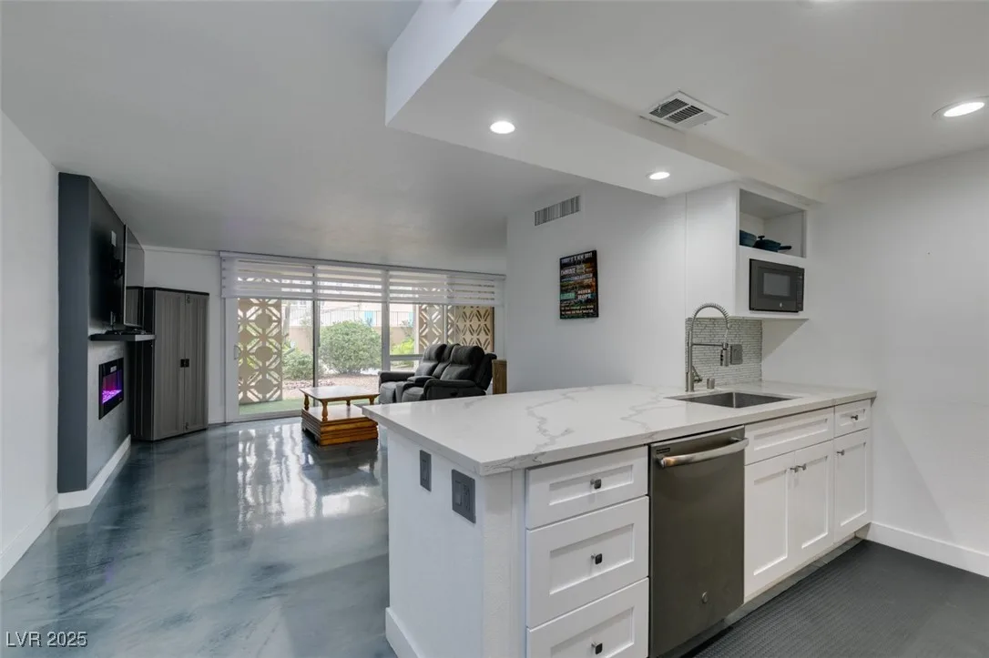 205 East Harmon Avenue 101 — photo 2