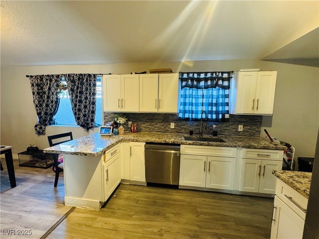 4539 Bingham Avenue — photo 3 of 12