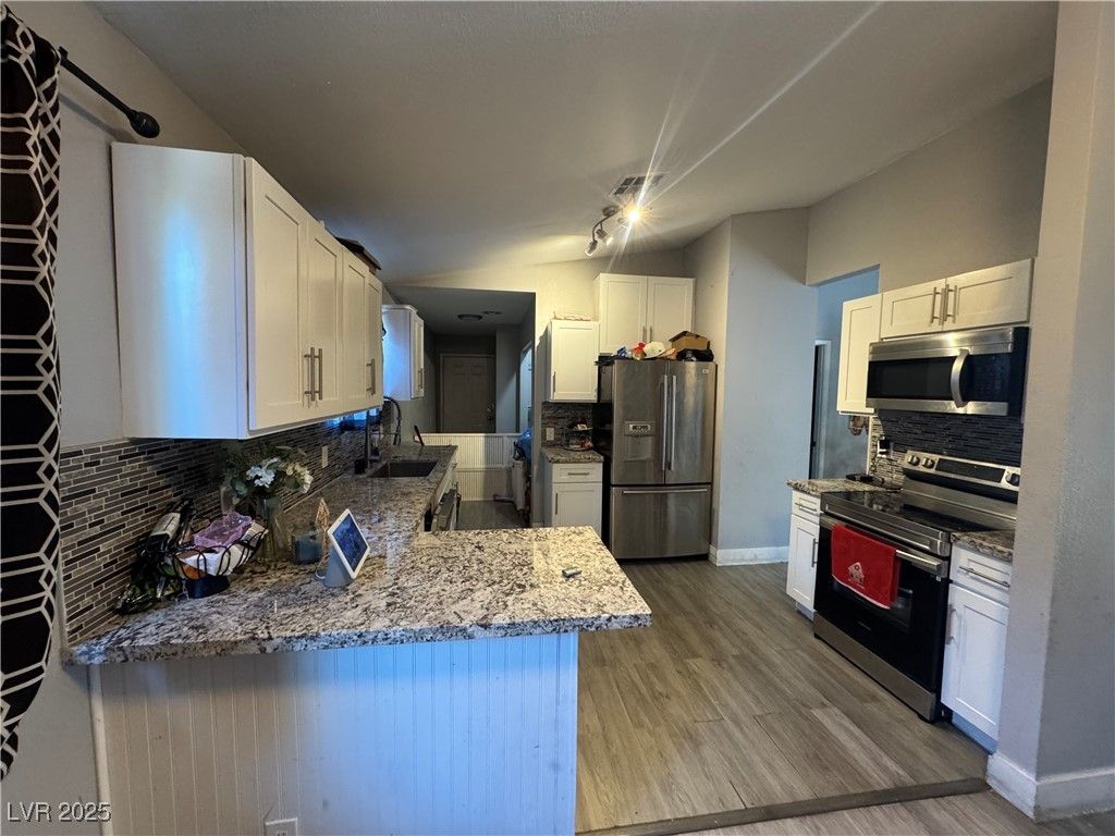 4539 Bingham Avenue — photo 4 of 12