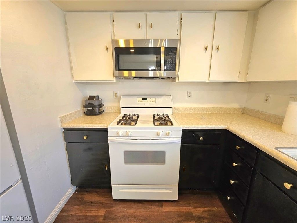 1460 Hialeah Drive B — photo 4