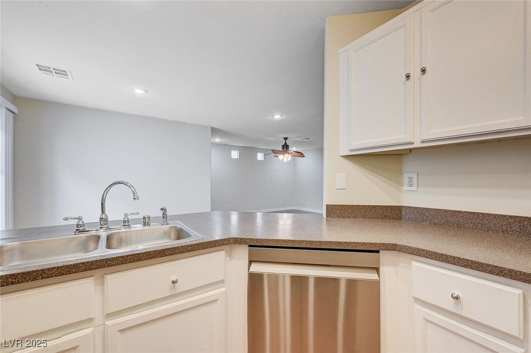 10038 Crisp Clover Street — photo 5 of 15