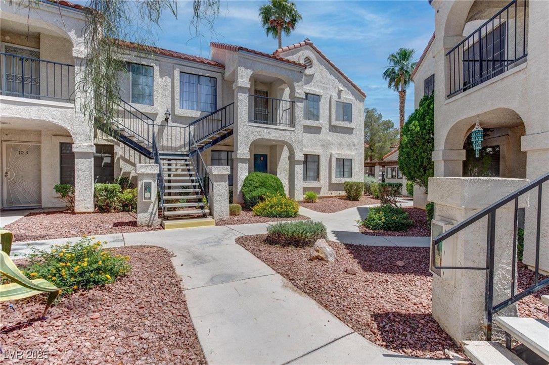 4860 Nara Vista Way 104 — photo 2
