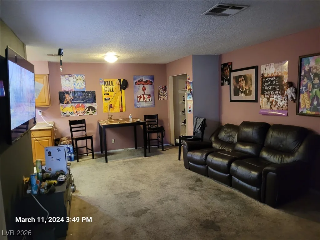808 Hedge Way 4 — photo 2