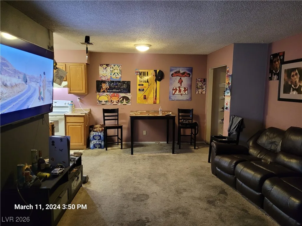 808 Hedge Way 4 — photo 3