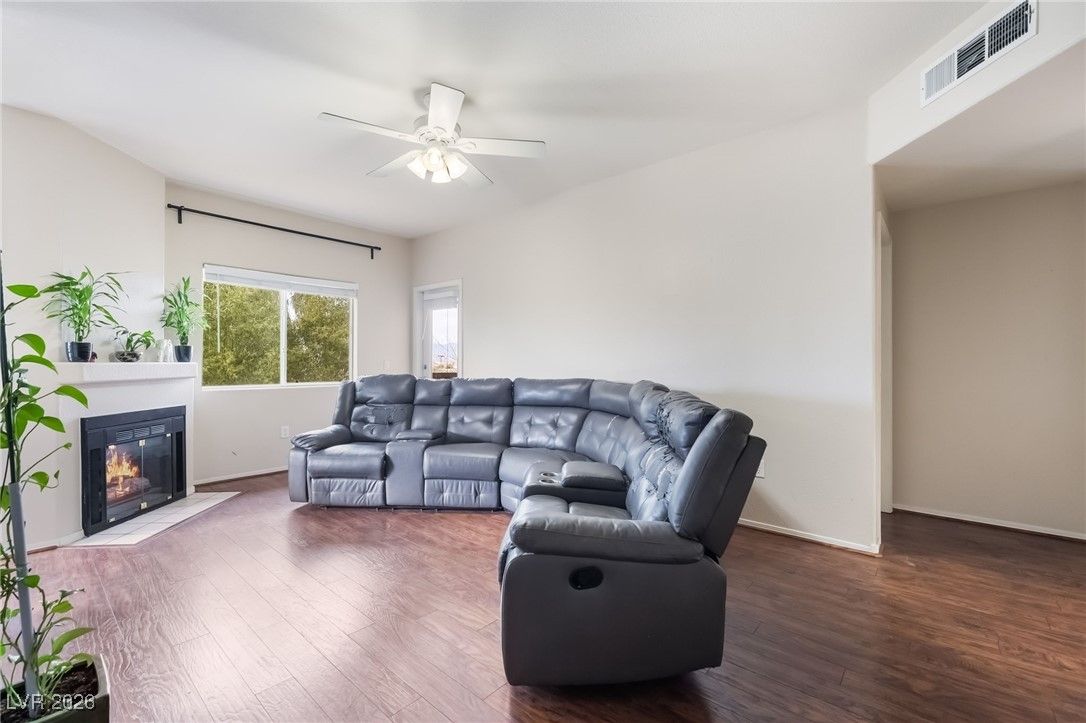 1050 East Cactus Avenue 2094 — photo 2