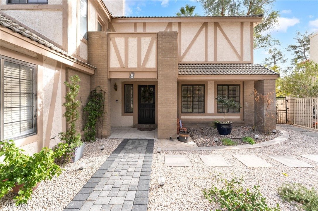 8 Hummingbird Lane — photo 3