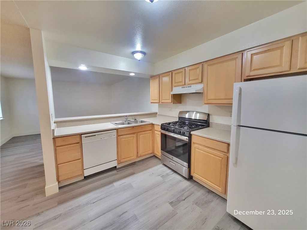 4264 Tara Avenue 2 — photo 4 of 10